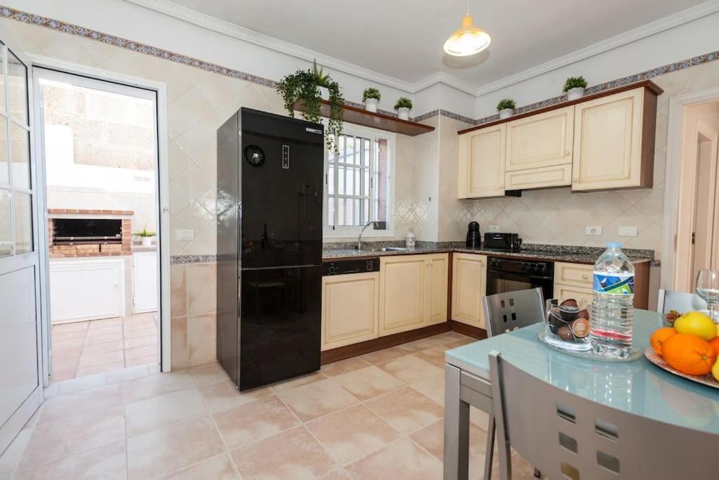 Villa Vanesa Luxury Private Villa With A Heated Pool, 4 Bedrooms And 4 Bathrooms Costa Adeje  Eksteriør billede